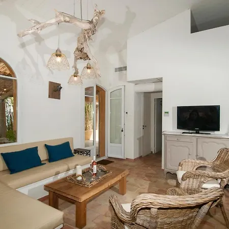 Villa La Bouillabaisse Sleeps 4 Pool Air Con Wifi